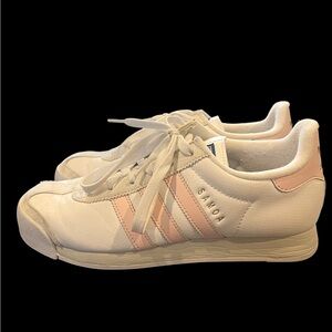 Womens Adidas Samoa - Size 8